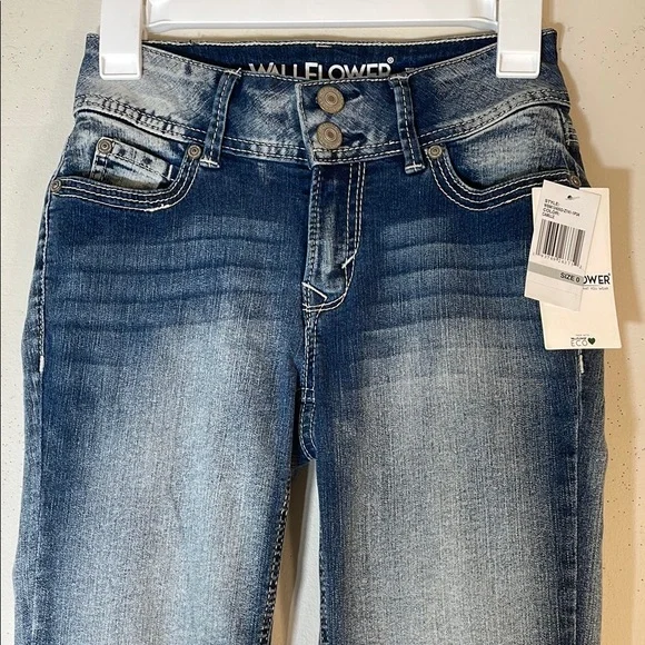 Wallflower The Luscious Curvy Fit Jeans. 0. NWT. - Picture 4 of 12